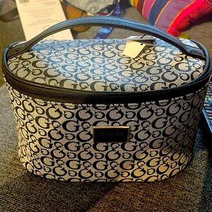 Guess make up make up bag/luggage kit